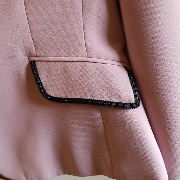 Tahari Aurhur S. Levine collection suit - Picture 2 of 2